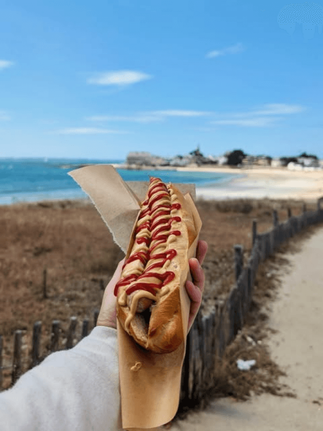 Hot-dog face à la plage